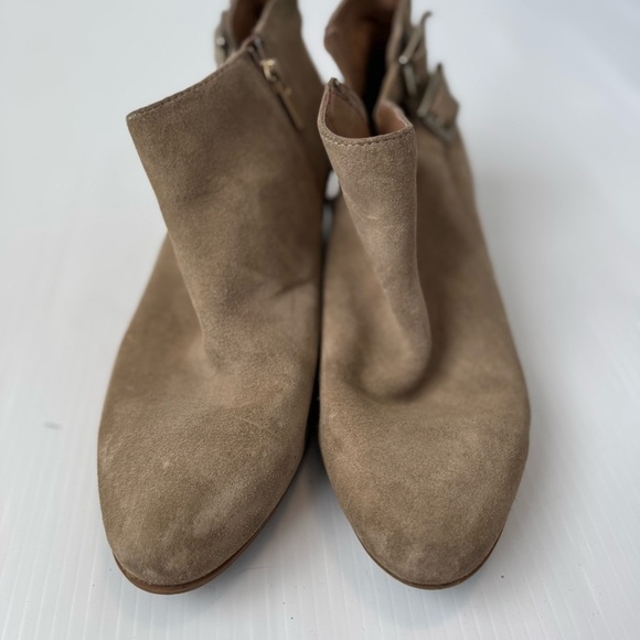 Clarks Artisan Tan Suede Ankle Booties with Buckle Detail size 9 - Picture 3 of 10
